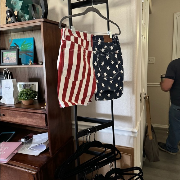 NWT Judy Blue Flag American Patriotic Shorts Rare - Picture 2 of 2